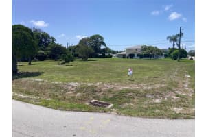 2203 AVIENDA AVENUE, FORT PIERCE, FL 34946 - MLS#MFRTB8416365