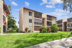 3849 LAKE DRIVE, TAMPA, FL 33614 - MLS#MFRTB8417060