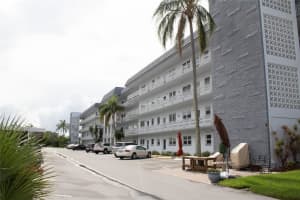 3018 59th St S #309, GULFPORT