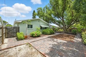 8422 OAKHURST ROAD, SEMINOLE, FL 33776 Sold 09/12/25