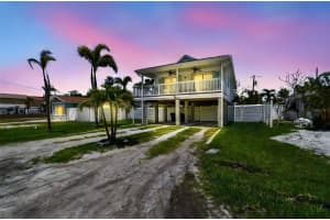 16313 1st St E, REDINGTON BEACH
