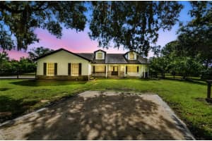 2513 N Valrico Rd, SEFFNER