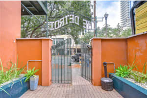 215 CENTRAL AVENUE, ST PETERSBURG, FL 33701 - MLS#MFRTB8417531