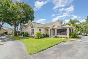 814 SILVERTHORN LANE, SUN CITY CENTER, FL 33573 - MLS#MFRTB8417664