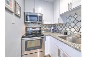 13759 ORANGE SUNSET DRIVE, TAMPA, FL 33618 - MLS#MFRTB8417873
