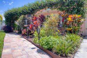 1725 HITCHING POST LANE, DUNEDIN, FL 34698 Sold 10/15/25