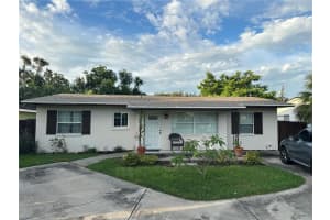 820 40th Ave Ne, ST PETERSBURG