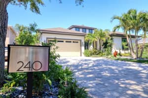 240 Grove Cir N, Dunedin, FL 34698, Sold 08/18/25