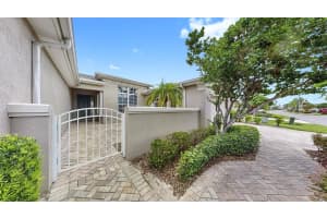 2433 KENSINGTON GREENS DRIVE, SUN CITY CENTER, FL 33573 - MLS#MFRTB8418737