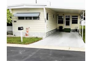 10118 N Lake Dr #30, LARGO