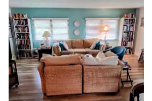 10118 LAKE DRIVE, LARGO, FL 33773 - MLS#MFRTB8418837