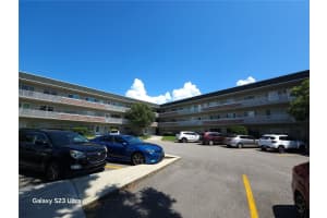 2426 Persian Dr #64, CLEARWATER
