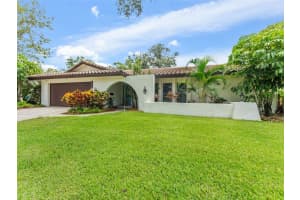 7220 SUNSHINE DRIVE, ST PETERSBURG, FL 33705 - MLS#MFRTB8418923