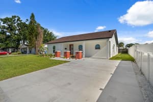 8405 WOODLAKE DRIVE, TAMPA, FL 33615 - MLS#MFRTB8419378
