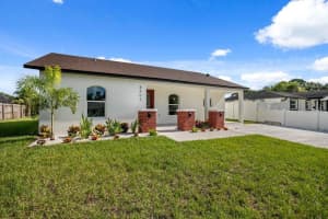 8405 WOODLAKE DRIVE, TAMPA, FL 33615 - MLS#MFRTB8419378