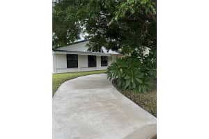 1913 Lakewood Dr Clearwater, FL 33763 - Off Market