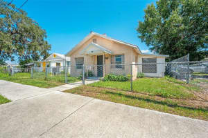 52 4TH STREET, EAGLE LAKE, FL 33839 Sold 11/12/25