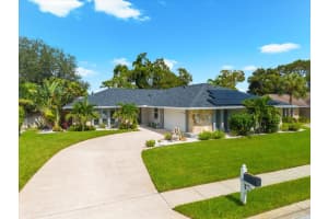 704 Knollwood Dr, LARGO