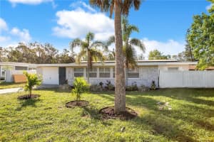 1009 Farragut Dr N, ST PETERSBURG