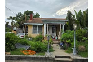 2702 N Royal Ct, TAMPA