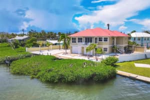 4111 BEACH ROAD, ENGLEWOOD, FL 34223 - MLS#MFRTB8419864