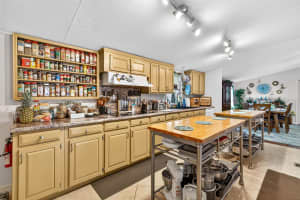 10538 BAY HILLS CIRCLE, THONOTOSASSA, FL 33592 Sold 11/17/25