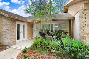 1040 SYLVIA LANE, TAMPA, FL 33613 - MLS#MFRTB8420546