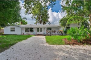 4422 N Lake Dr, SARASOTA