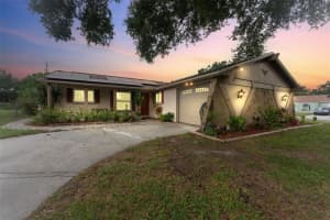 8841 Oak Cir, TAMPA