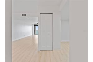 1 KEY CAPRI #611E, TREASURE ISLAND, FL 33706 - MLS#MFRTB8420788