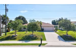2450 Rio De Janeiro Ave, PUNTA GORDA
