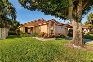 526 ST TROPEZ CIRCLE, ST PETERSBURG, FL 33703 - MLS#MFRTB8421453