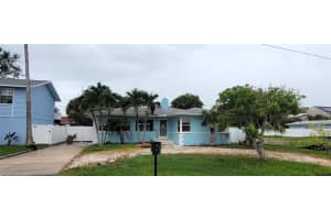 16212 1st St E, REDINGTON BEACH