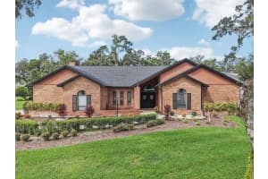 2110 Arbor Oaks Dr, VALRICO