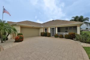 2307 Emerald Lake Dr, SUN CITY CENTER