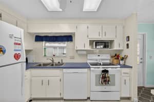 655 LA SALA, NORTH PORT, FL 34287 - MLS#MFRTB8421829