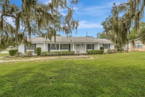 1310 E Crooked Lake Dr, EUSTIS