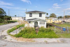 857 AVENUE C PLACE, BELLE GLADE, FL 33430 - MLS#MFRTB8422032