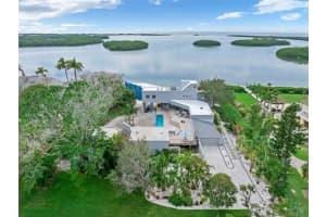 1761 Oceanview Dr, ST PETERSBURG