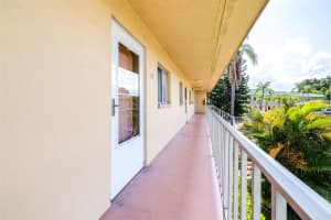 2003 GREENBRIAR BOULEVARD, CLEARWATER, FL 33763 - MLS#MFRTB8422484