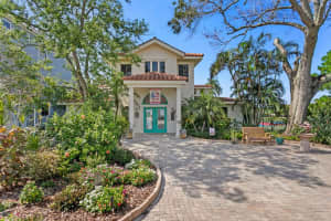 1632 Sea Breeze Dr, TARPON SPRINGS