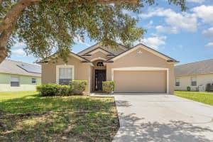 558 Knollwood Dr, DAVENPORT