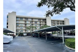 1332 Pasadena Ave S #102, ST PETERSBURG