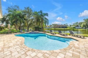 8950 Baywood Park Dr Seminole, FL 33777 - Off Market