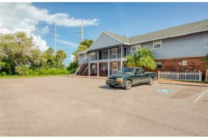 200 Country Club Dr #903, LARGO