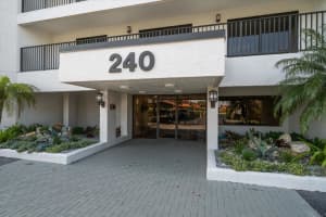 240 SAND KEY ESTATES DRIVE, CLEARWATER, FL 33767 - MLS#MFRTB8423548
