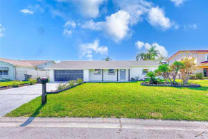 8722 Elmwood Ln, TAMPA