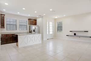 5810 VILLAGE CENTER DRIVE, LITHIA, FL 33547 - MLS#MFRTB8424706