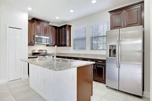 5810 VILLAGE CENTER DRIVE, LITHIA, FL 33547 - MLS#MFRTB8424706