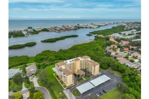 9000 COMMODORE DRIVE, SEMINOLE, FL 33776 - MLS#MFRTB8425055